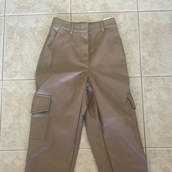 Aritzia modern cargo pants in colour constant camel size 00 - Picture 1 of 3